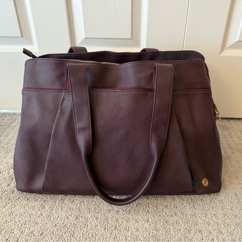 Lululemon OM the Day Burgundy bag with gold accents - Picture 5 of 11